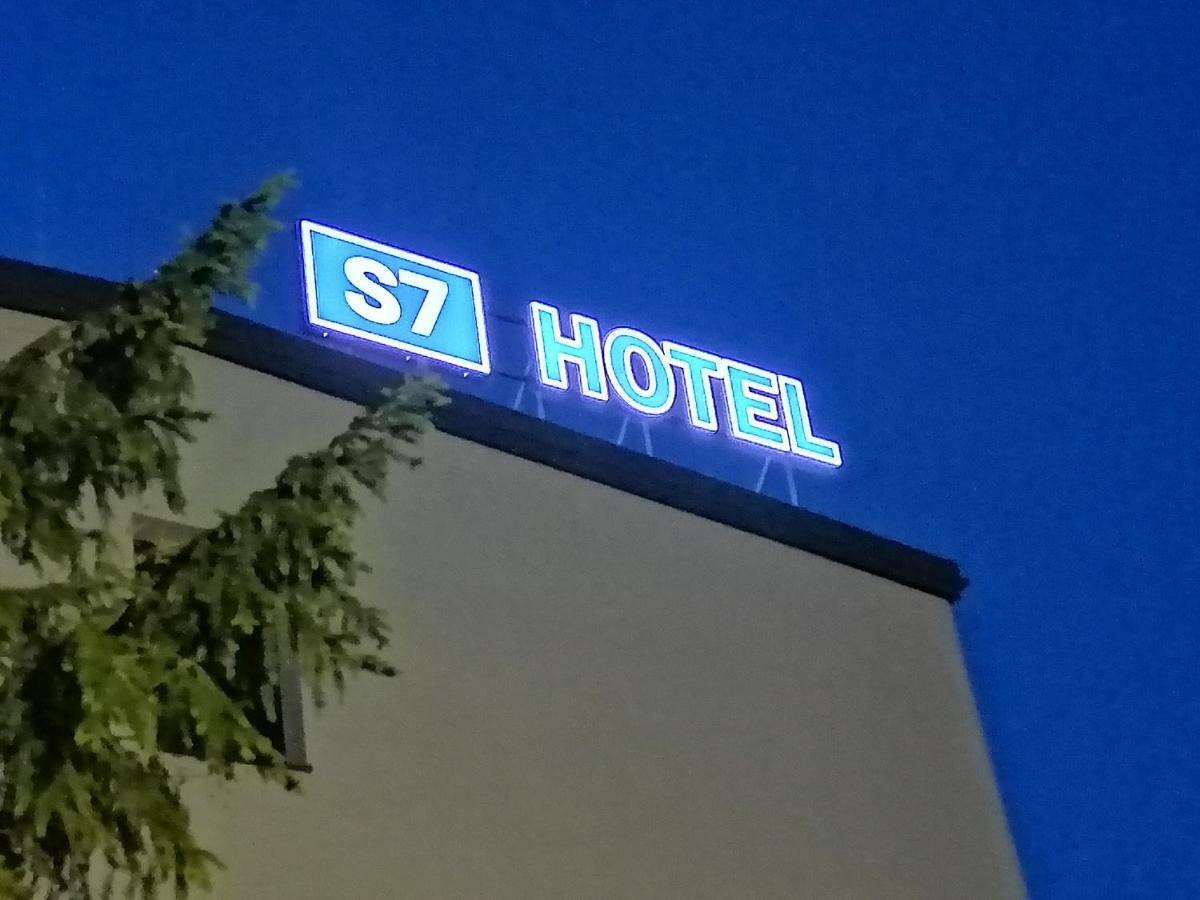 S7 Hotel 凯尔采 外观 照片